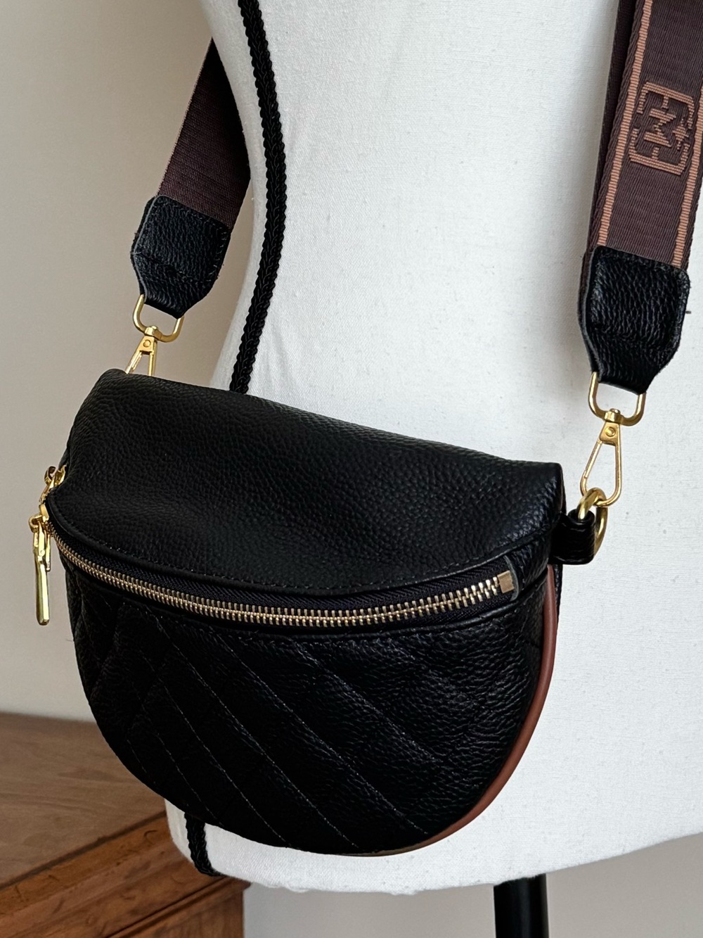 🔹 NWOT Black Quilted Crossbody Bag with Brown Adjustable Strap